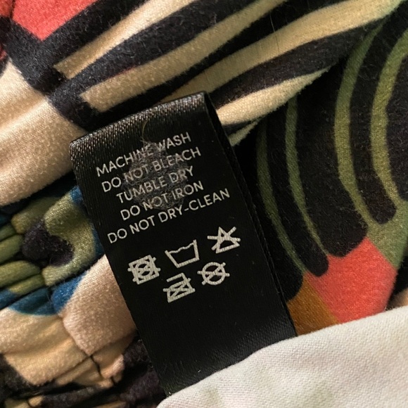 POP Fit Geometric Groovy 2 piece Tank and Shorts Set - Picture 13 of 15